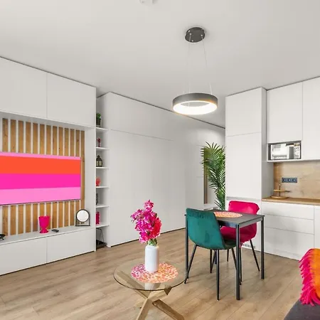 Lam Fuchsia Ac-balcony Апартаменти *