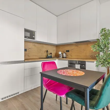 Lam Fuchsia Ac-balcony Апартаменти