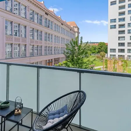 Lam Fuchsia Ac-balcony Apartamento Bratislava